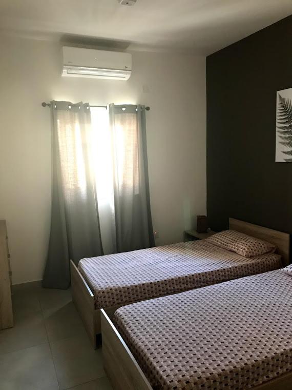 Luqa Apartment - 5 Mins From Airport Luaran gambar